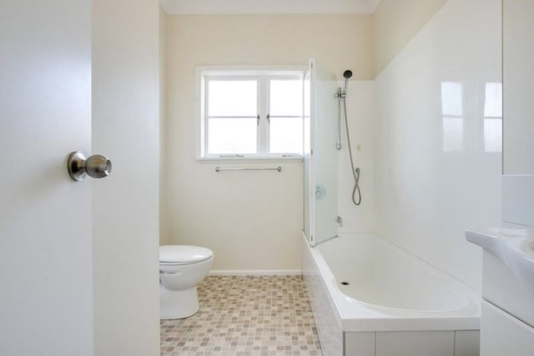 Photo of property in 100 Guppy Road, Taradale, Napier, 4112