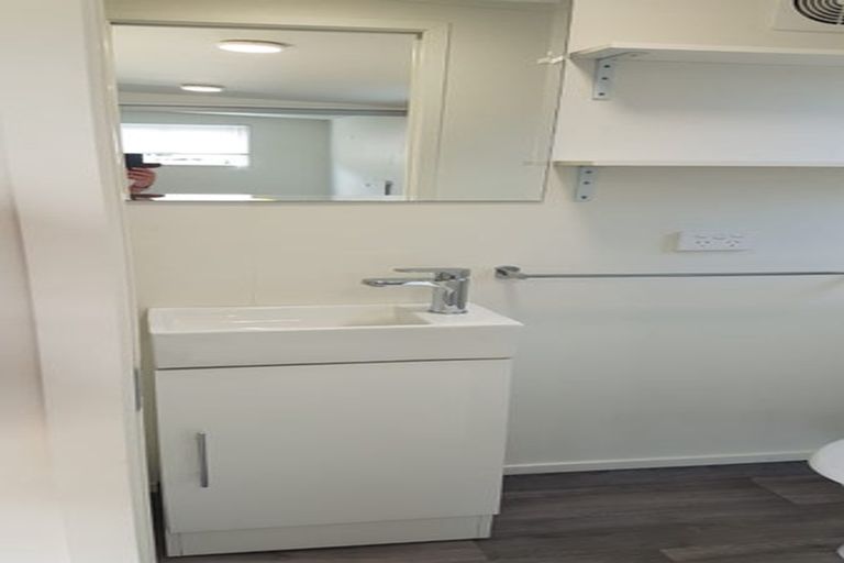 Photo of property in 5 Holgate Avenue, Herald Island, Auckland, 0618