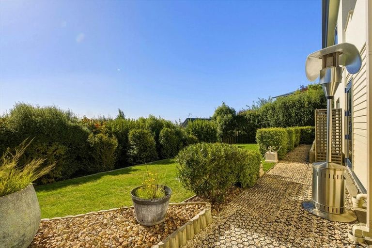Photo of property in 31 Highcrest Heights, Westmorland, Christchurch, 8025