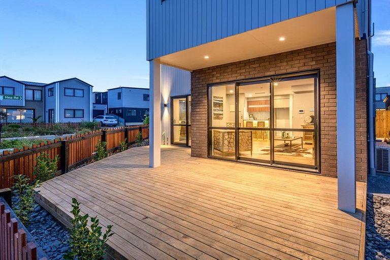 Photo of property in 32 Hea Road, Hobsonville, Auckland, 0616
