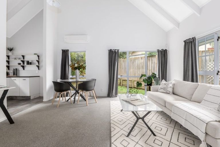 Photo of property in 54f2 Hungerford Road, Houghton Bay, Wellington, 6023