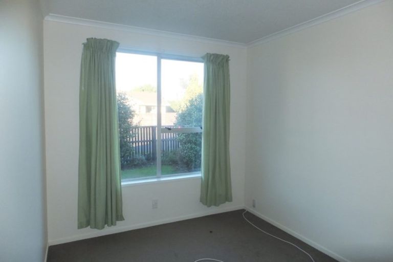 Photo of property in 28 Medina Crescent, Parklands, Christchurch, 8083