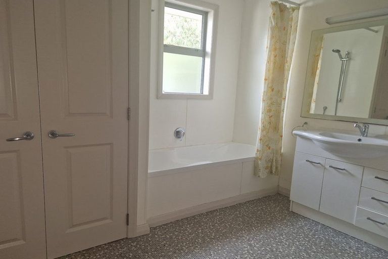 Photo of property in 36a Saint Ronans Avenue, Waterloo, Lower Hutt, 5011