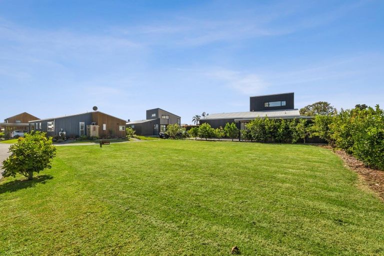 Photo of property in 3 Citrus Place, Mangawhai, 0505