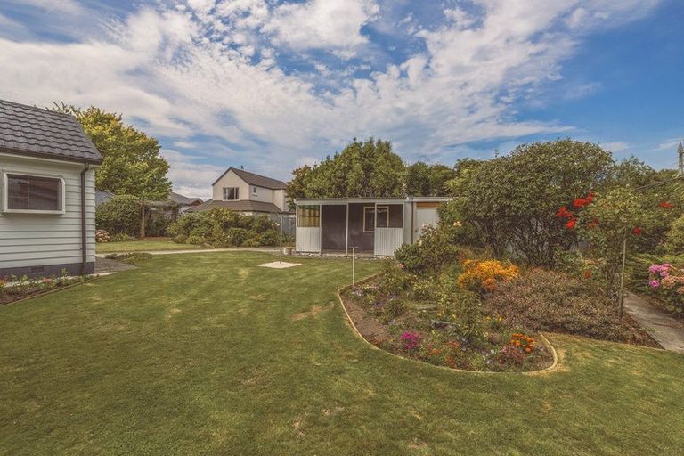 Photo of property in 25 Derrett Place, Saint Martins, Christchurch, 8022