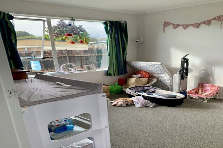 Photo of property in 50b Hartford Crescent, Totara Park, Upper Hutt, 5018