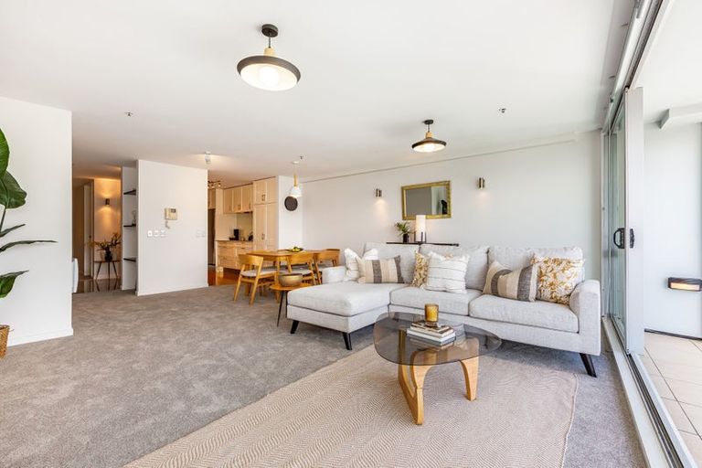 Photo of property in Aqua, 6/74 Oriental Parade, Oriental Bay, Wellington, 6011