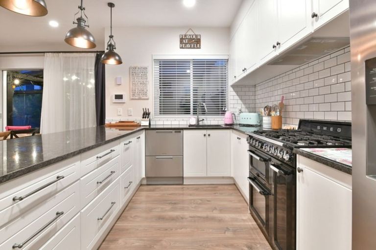 Photo of property in 18 Flavell Drive, Orewa, 0931