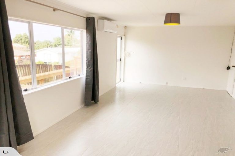 Photo of property in 11 Kearney Place, Massey, Auckland, 0614