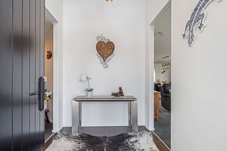 Photo of property in 9 Lady Jocelyn Place, Whitianga, 3510