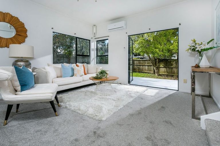 Photo of property in 11 Cabello Place, Unsworth Heights, Auckland, 0632