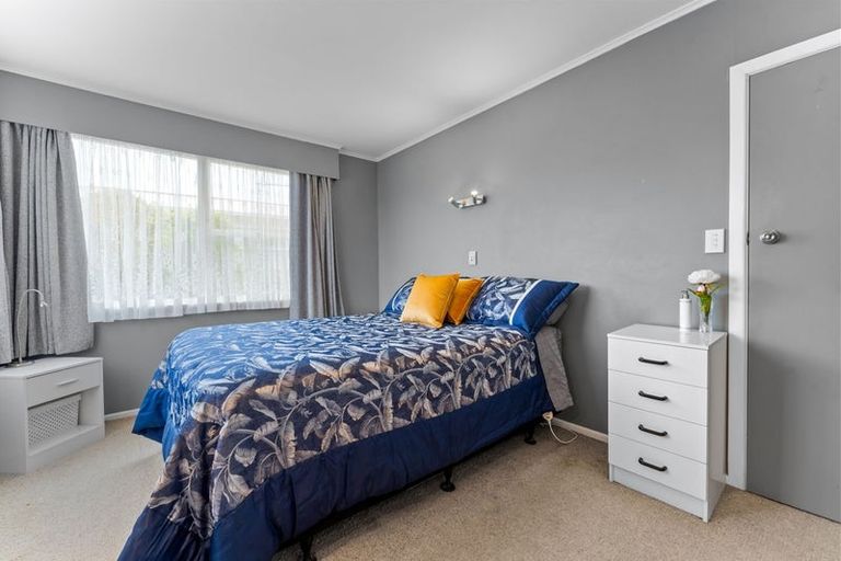Photo of property in 34 Blakeborough Drive, Forrest Hill, Auckland, 0620