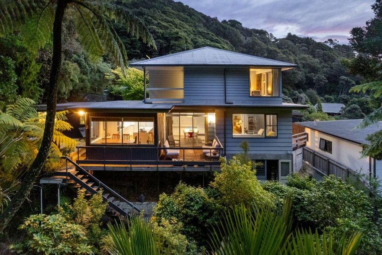 Photo of property in 212a Whites Line East, Waiwhetu, Lower Hutt, 5010