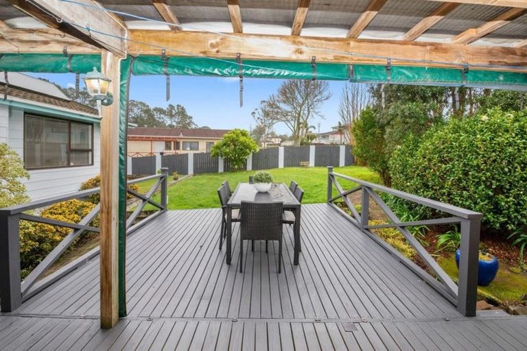 Photo of property in 9 Moxham Grove, Massey, Auckland, 0614
