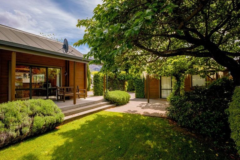 Photo of property in 21 Meadowstone Drive, Wanaka, 9305