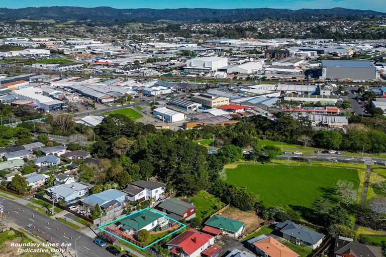 Photo of property in 47 Newington Road, Henderson, Auckland, 0612