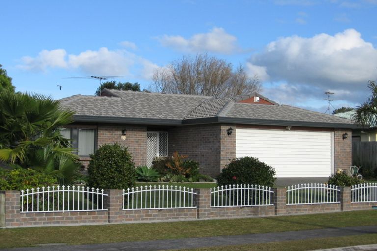 Photo of property in 14 Lakeside Drive, Orewa, 0931