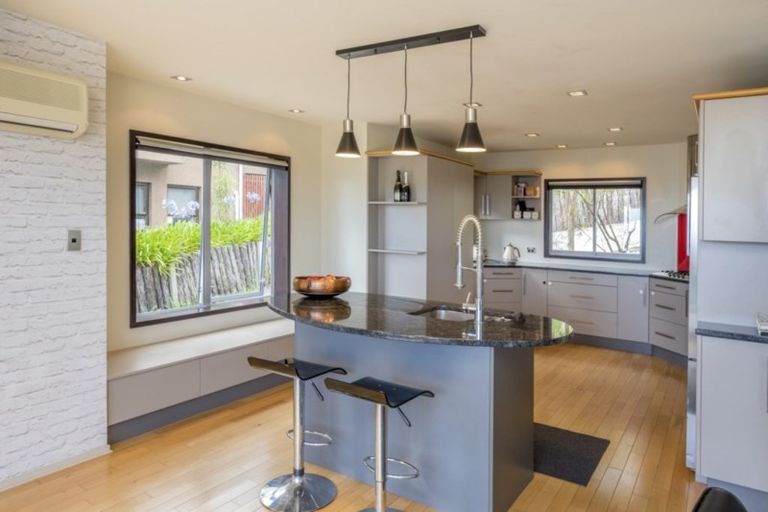 Photo of property in 48 Kotare Street, Waikanae, 5036