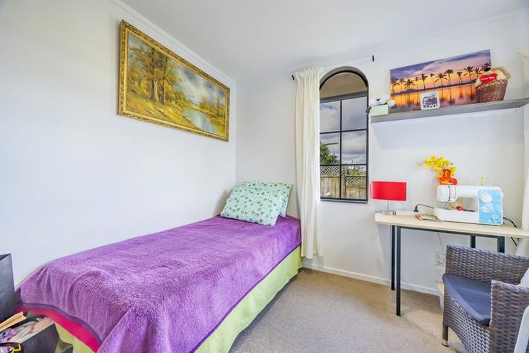 Photo of property in 21 Tyrico Close, Unsworth Heights, Auckland, 0632