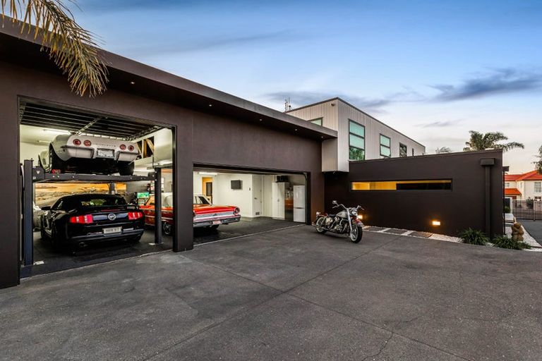 Photo of property in 3 Mansion Court, West Harbour, Auckland, 0618