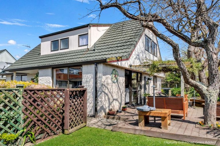 Photo of property in 4 Charisma Court, Kelvin Grove, Palmerston North, 4414