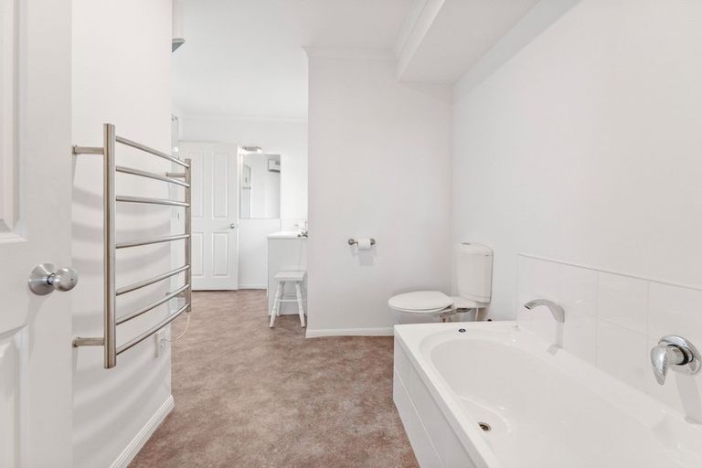 Photo of property in 147 Tukapa Street, Westown, New Plymouth, 4310