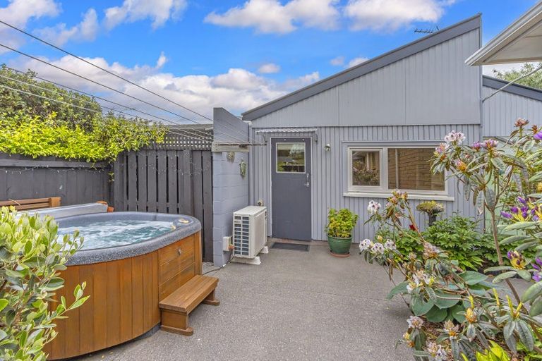 Photo of property in 41 Sandwich Road, Beckenham, Christchurch, 8023