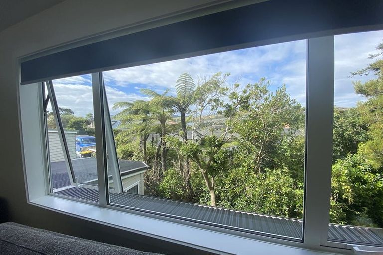 Photo of property in 3b Hillview Crescent, Paparangi, Wellington, 6037