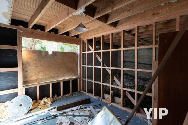 Photo of property in 114a Newlands Road, Newlands, Wellington, 6037