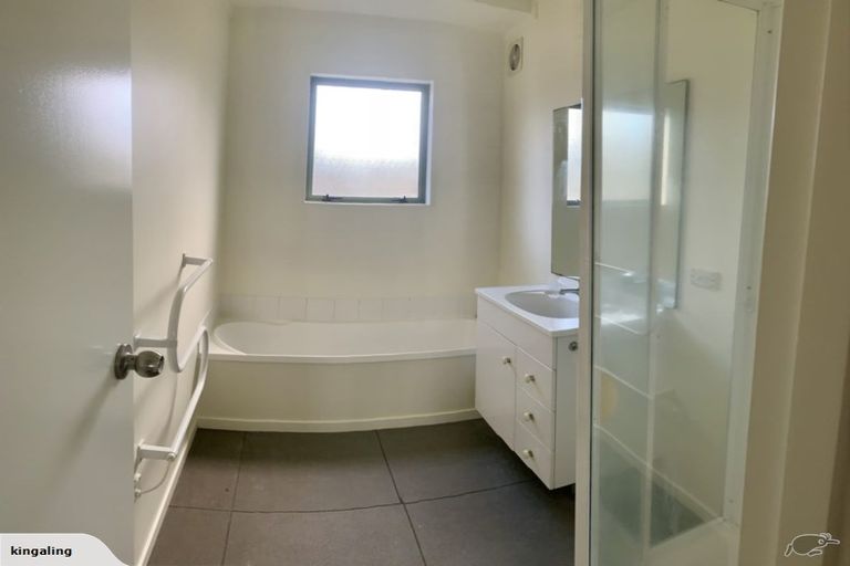 Photo of property in 30 Loughanure Place, Massey, Auckland, 0614