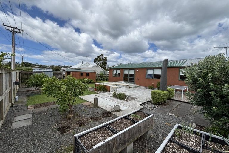Photo of property in 19 Laurence Street, Manly, Whangaparaoa, 0930