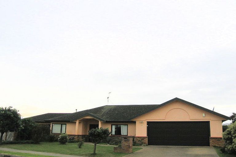 Photo of property in 6 Takahe Drive, Paraparaumu Beach, Paraparaumu, 5032