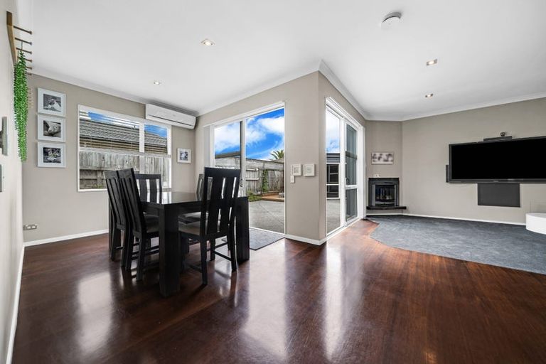 Photo of property in 28 Franshell Crescent, East Tamaki, Auckland, 2013