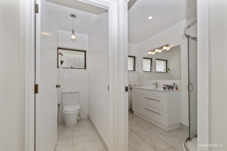 Photo of property in 5/248 Great North Road, Henderson, Auckland, 0612