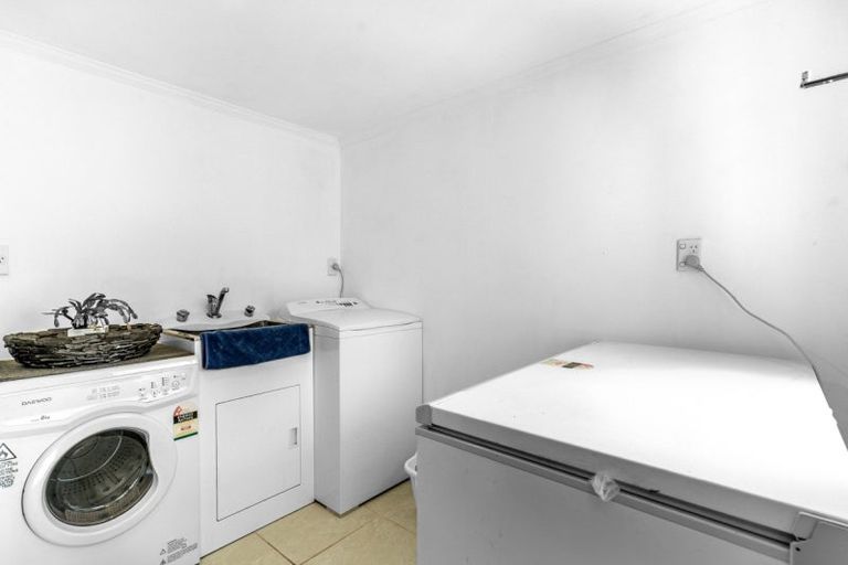 Photo of property in 4 Albert Street, Winton, 9720