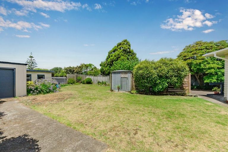 Photo of property in 37 Mazengarb Road, Paraparaumu Beach, Paraparaumu, 5032