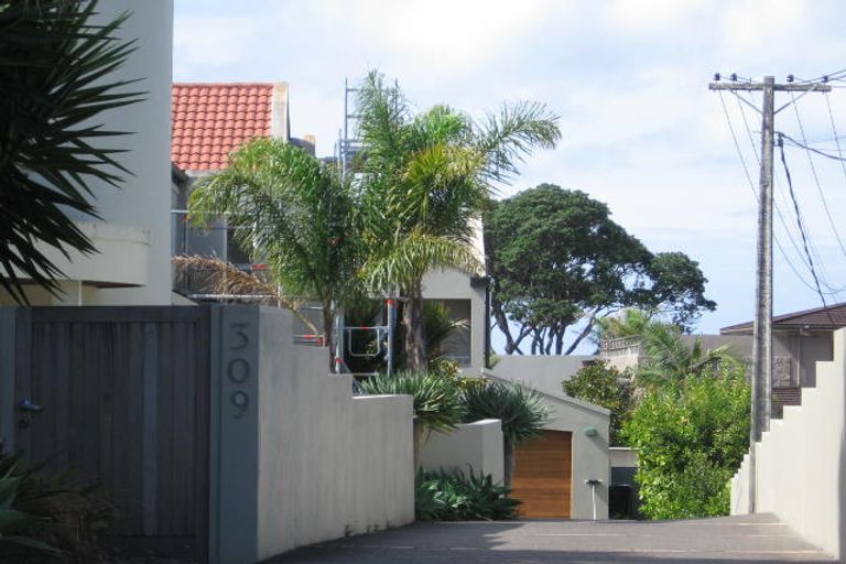 Photo of property in 2/309 Beach Road, Campbells Bay, Auckland, 0630