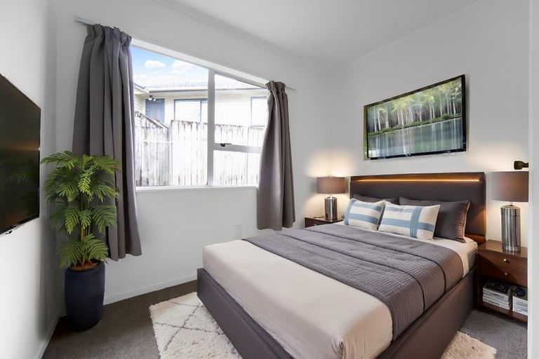 Photo of property in 5 Trengove Place, West Harbour, Auckland, 0618