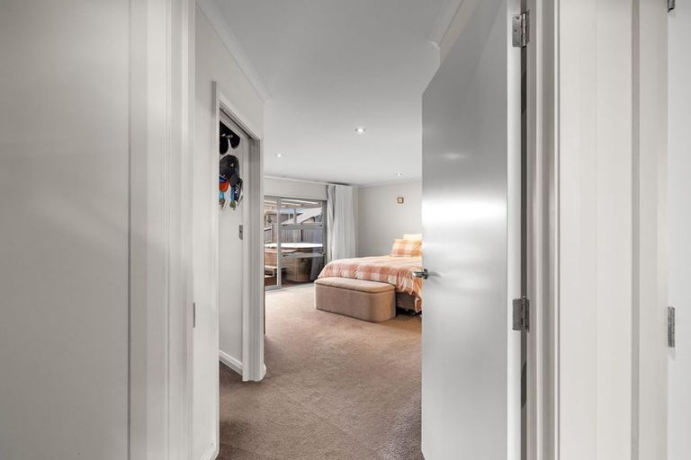 Photo of property in 20 Rosalie Terrace, Kelvin Grove, Palmerston North, 4414