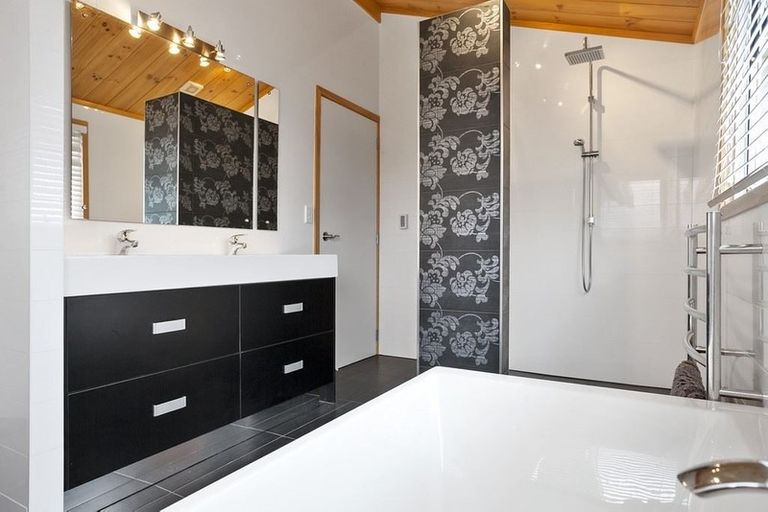 Photo of property in 7 Leeward Drive, Whitianga, 3510