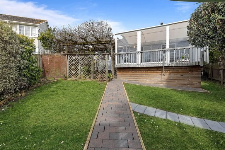 Photo of property in 42 Philomel Crescent, Bayswater, Auckland, 0622