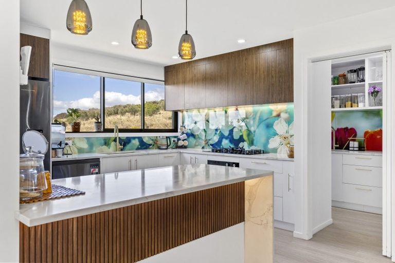 Photo of property in 5 Grandview Lane, Acacia Bay, 3385