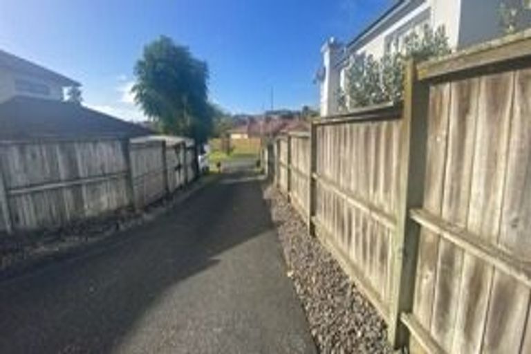 Photo of property in 15 Malin Place, Pinehill, Auckland, 0632