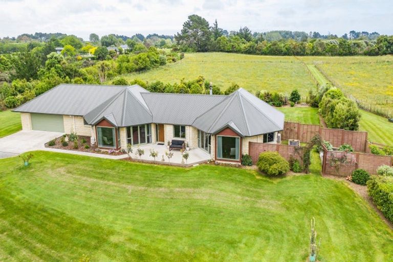 Photo of property in 28 Waipuna Grove, Levin, 5571