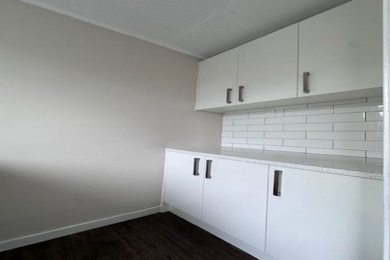 Photo of property in 2/30 Kennington Drive, Clendon Park, Auckland, 2103