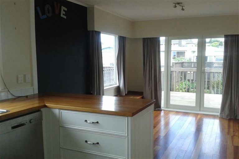 Photo of property in 5 Trafalgar Street, Westown, New Plymouth, 4310