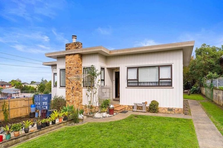 Photo of property in 3 Churchill Avenue, Manurewa, Auckland, 2102