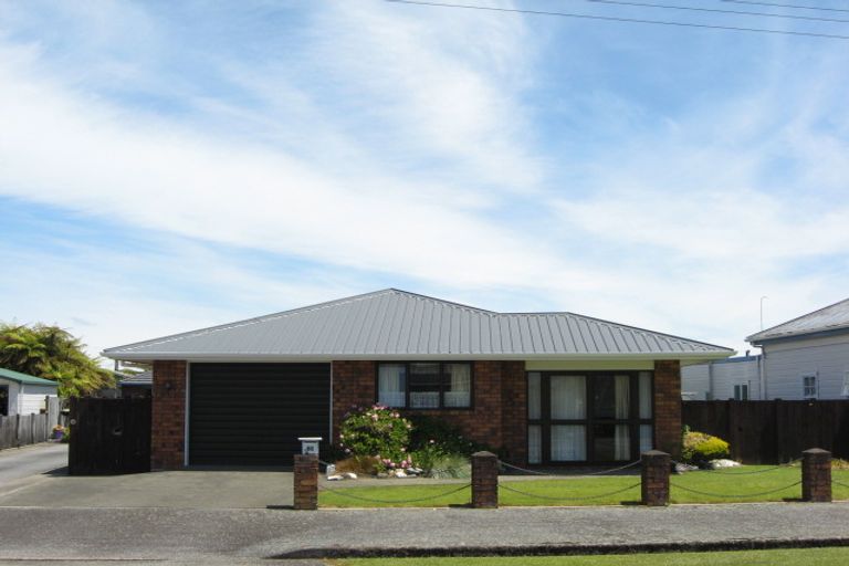 Photo of property in 86 Queen Street, Westport, 7825