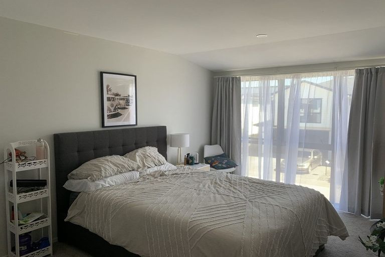 Photo of property in 7 Irving Place, Hobsonville, Auckland, 0616