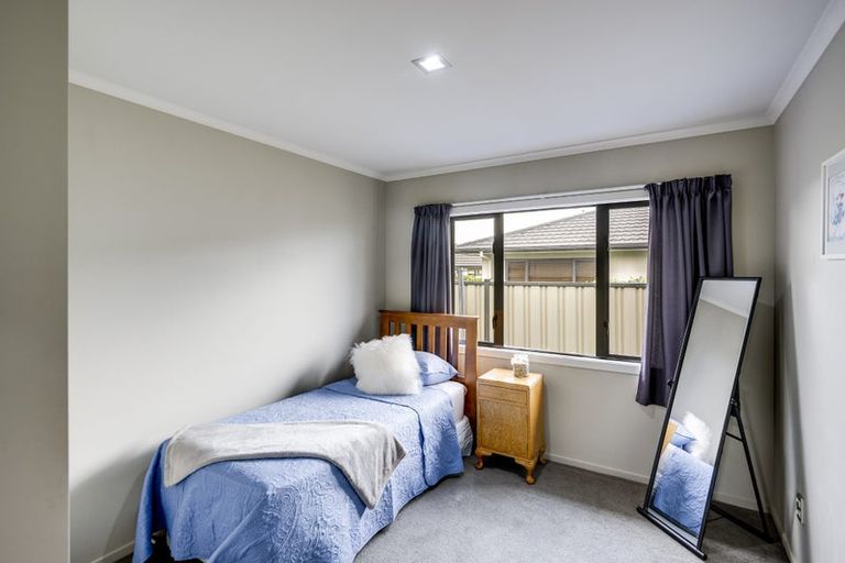 Photo of property in 17 Newbury Place, Taradale, Napier, 4112